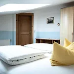 Haus Staud 公寓 *
